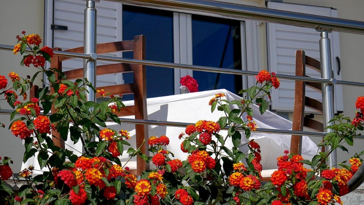 Perivolos Apartments Dhermi Bagian luar foto