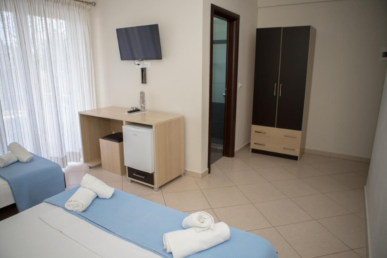 Perivolos Apartments Dhermi Bagian luar foto