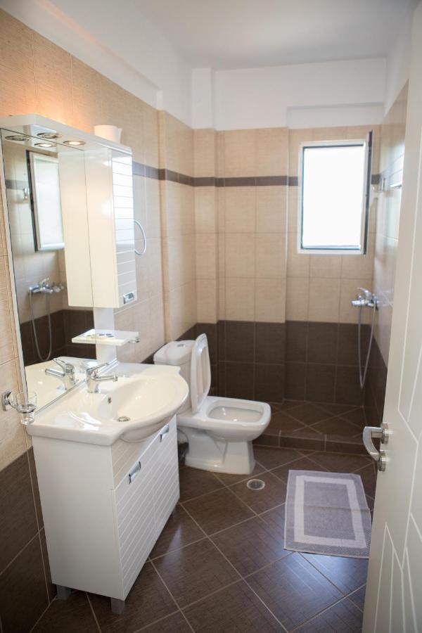 Perivolos Apartments Dhermi Bagian luar foto