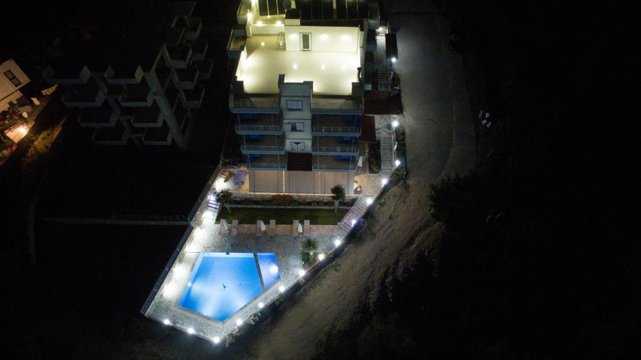 Perivolos Apartments Dhermi Bagian luar foto