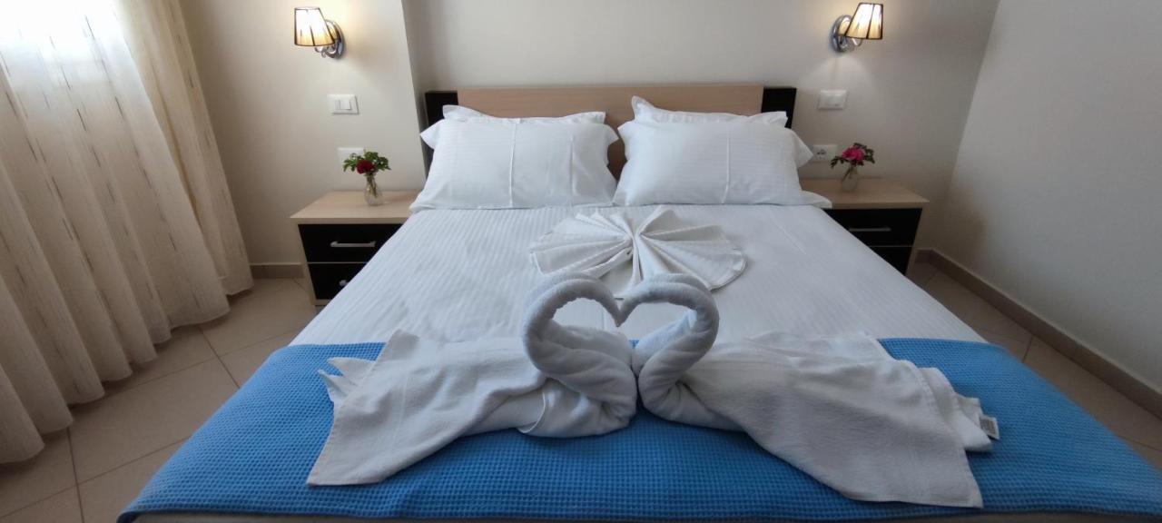 Perivolos Apartments Dhermi Bagian luar foto
