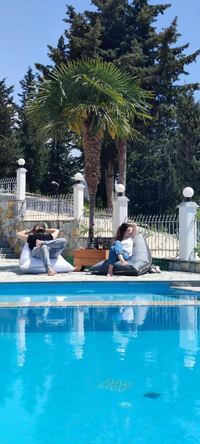 Perivolos Apartments Dhermi Bagian luar foto