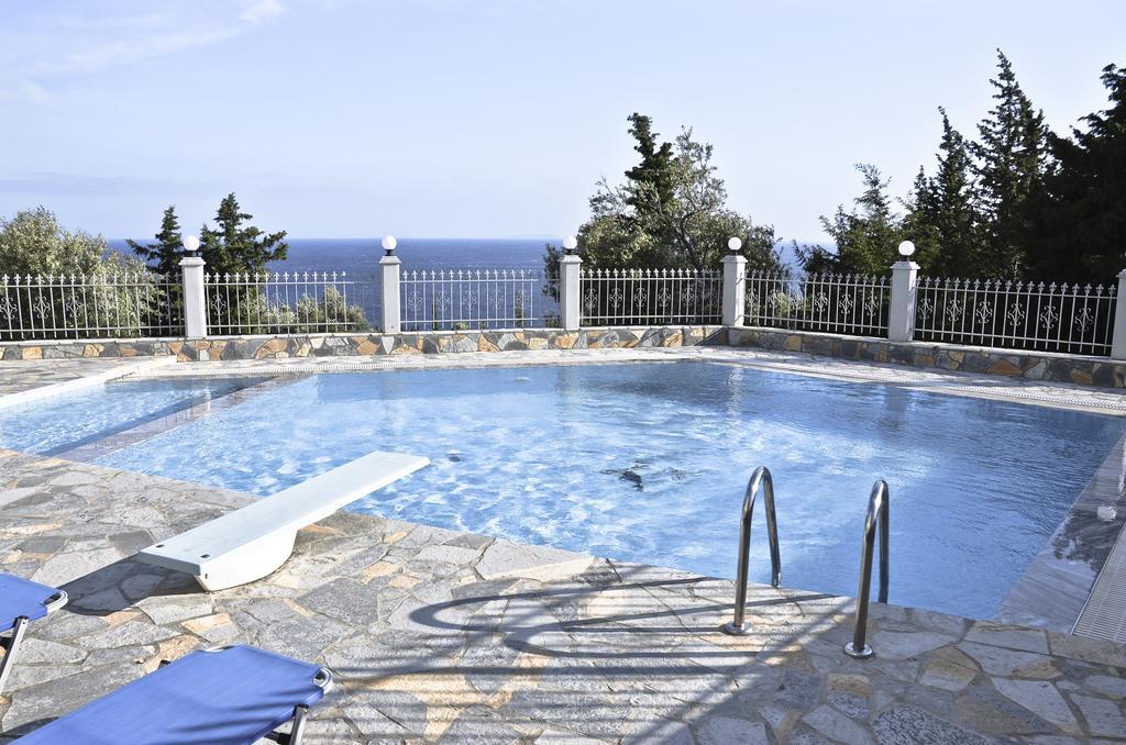 Perivolos Apartments Dhermi Bagian luar foto