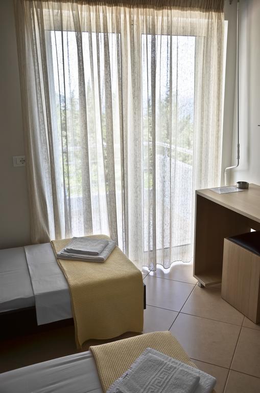 Perivolos Apartments Dhermi Ruang foto
