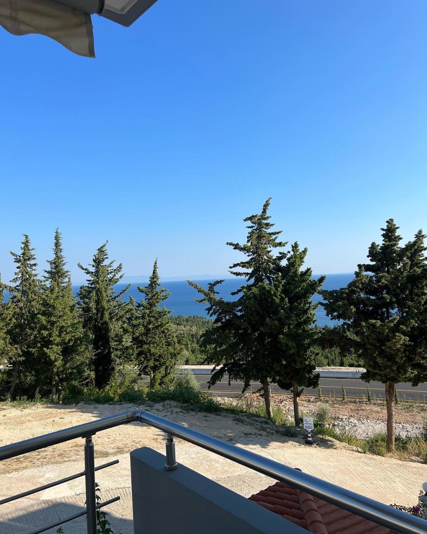Perivolos Apartments Dhermi Bagian luar foto