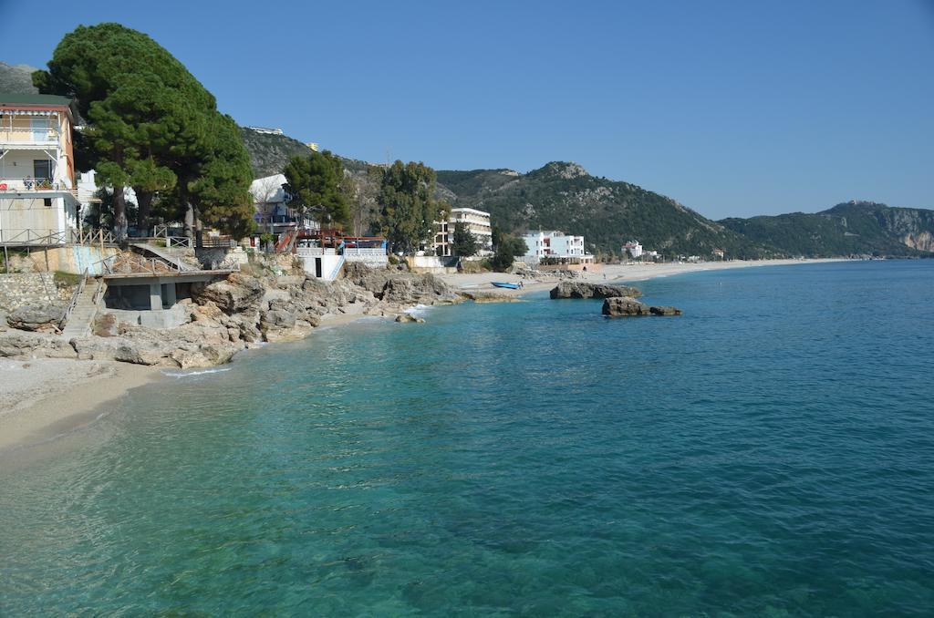 Perivolos Apartments Dhermi Bagian luar foto