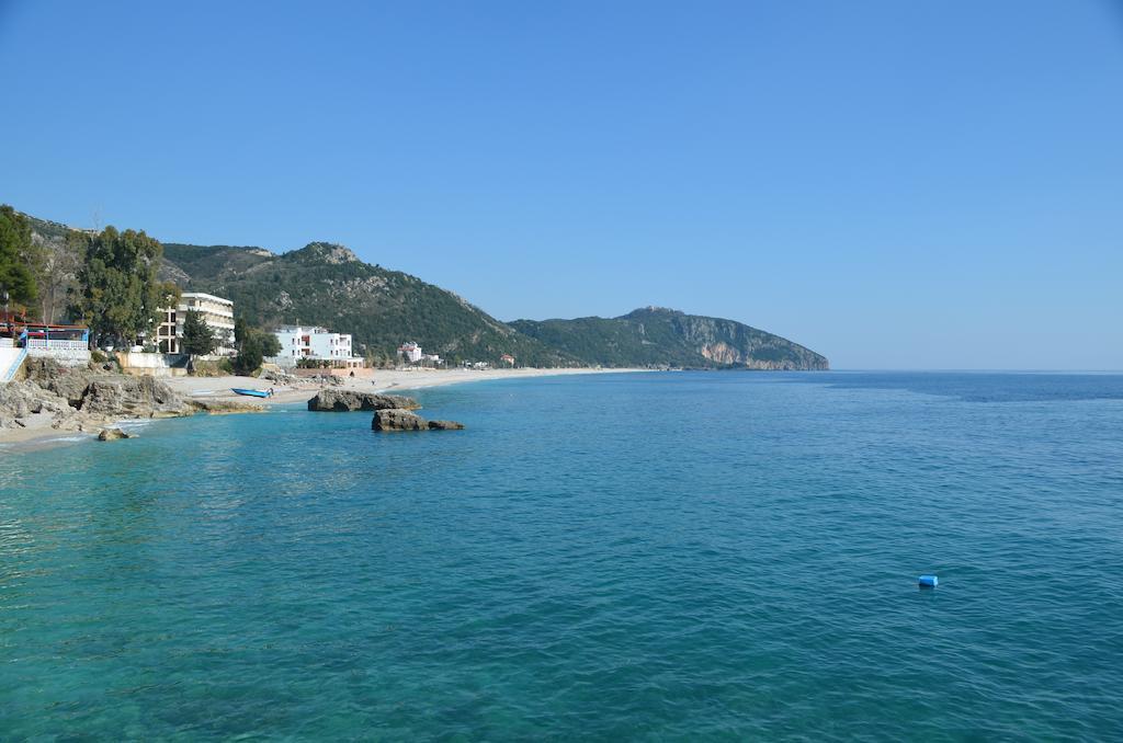 Perivolos Apartments Dhermi Bagian luar foto
