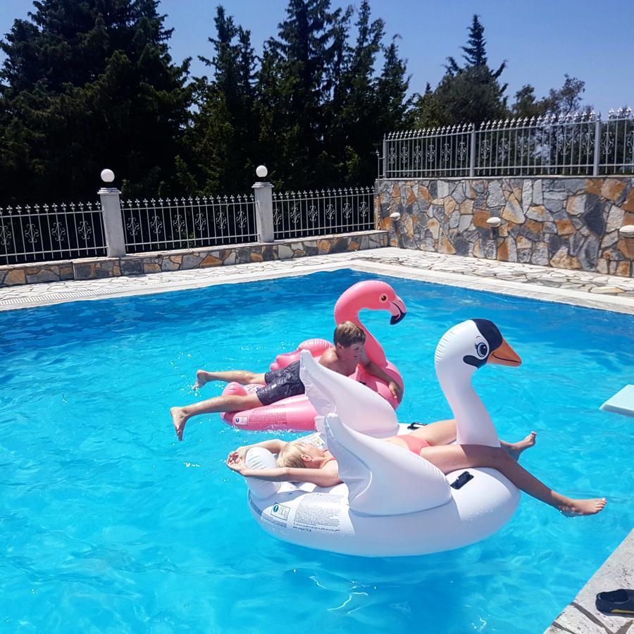 Perivolos Apartments Dhermi Bagian luar foto