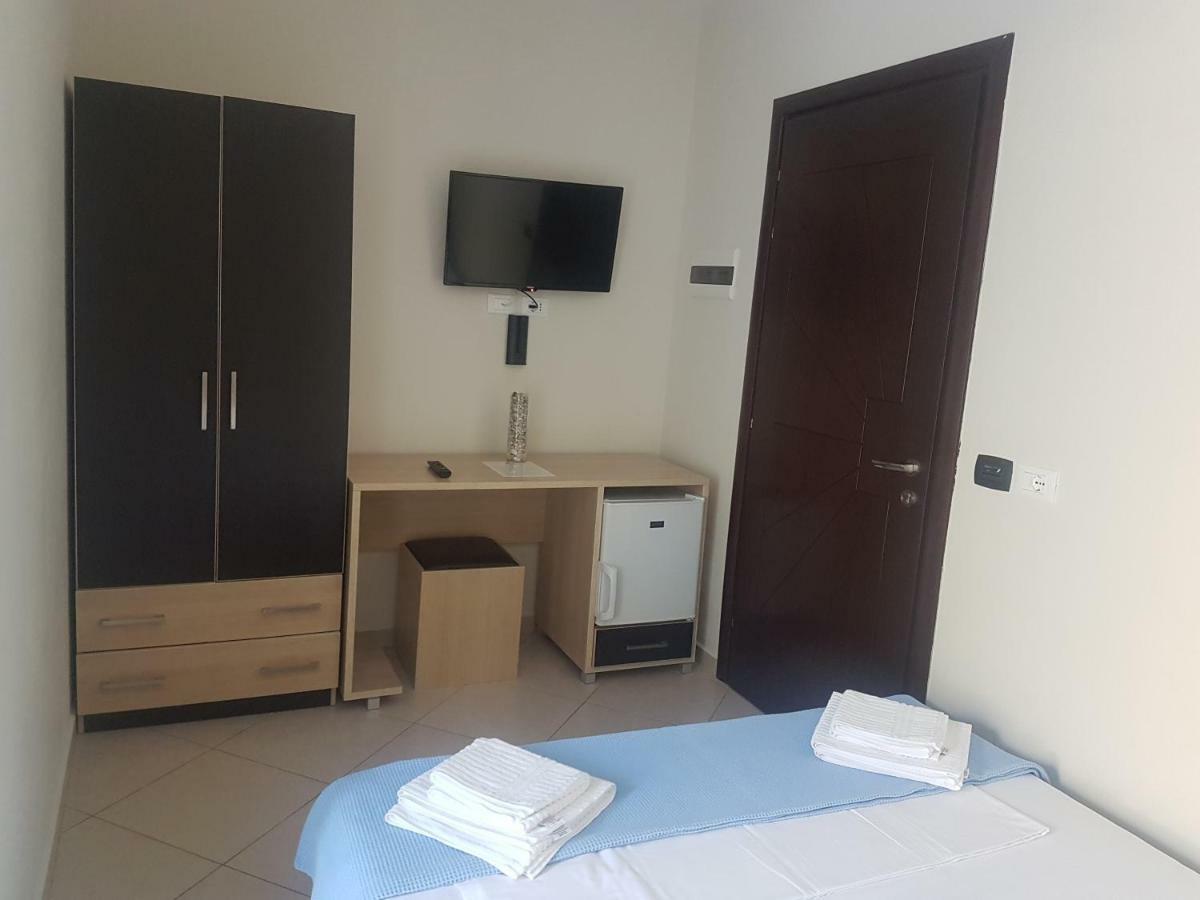 Perivolos Apartments Dhermi Bagian luar foto